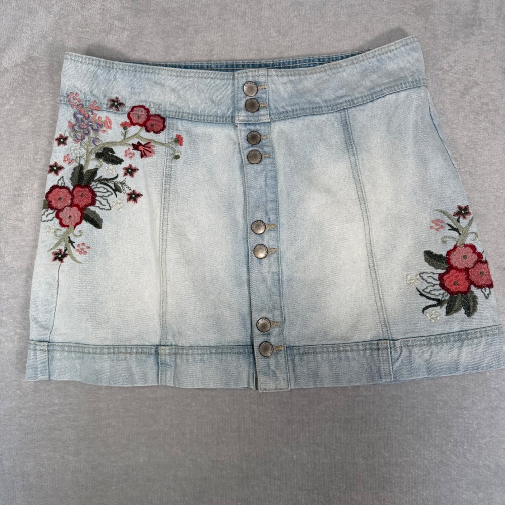 CP Jeans Denim A-Line Button Front Skirt Embroidered‎ Floral Light Wash Size 13